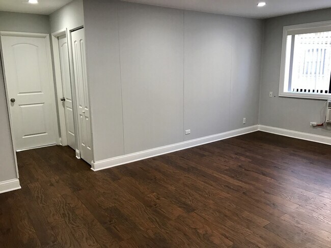 Photo - 5534 N Kenmore Ave