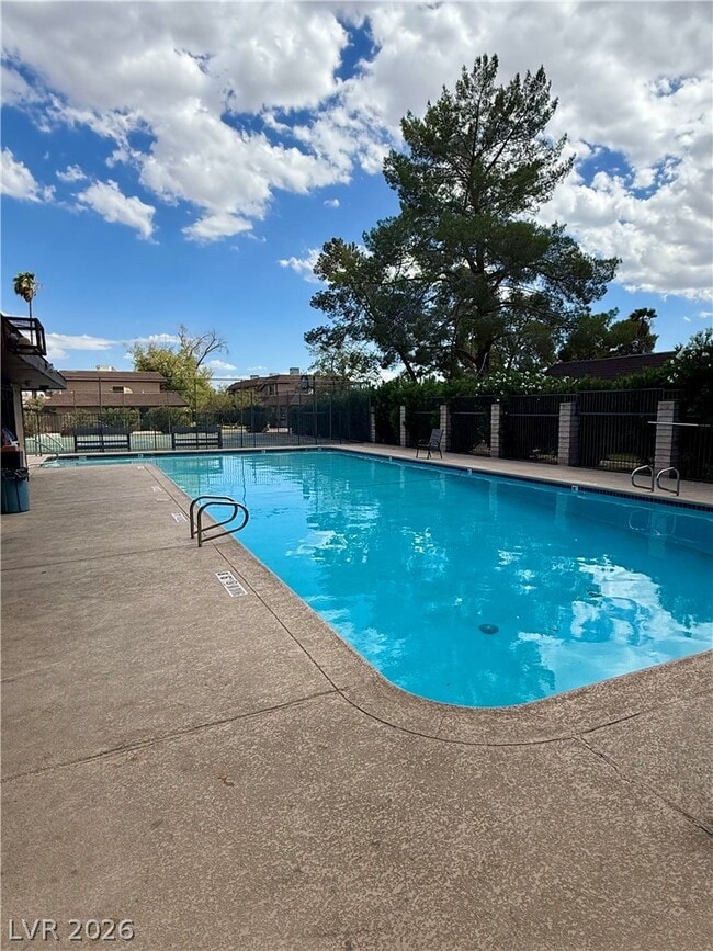 6122 Meadow View Ln