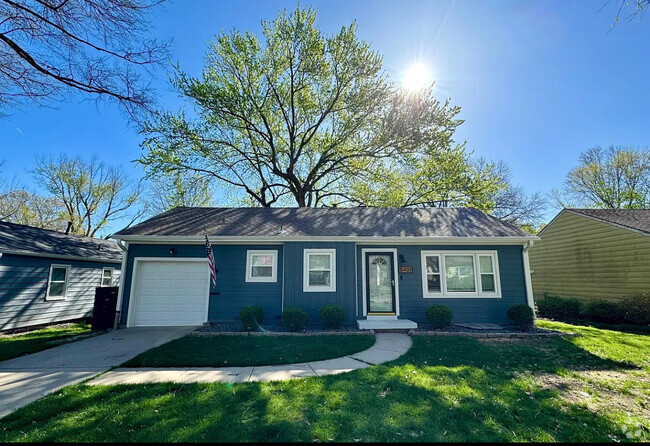 Building Photo - 5010 Juniper Dr Rental