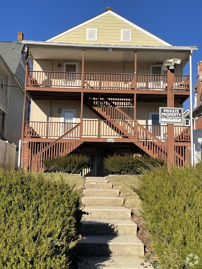 Building Photo - COMING SOON! Lower Level Apartment in West...