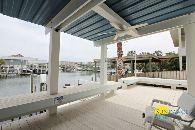 Photo - Breathtaking 3 Bedroom Waterfront home on ...