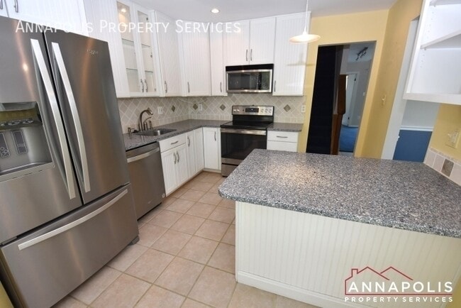 Photo - 932 Yachtsman Way