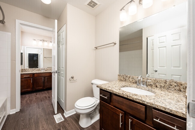 3BR, 2BA - 1,378SF - Upper Bathroom