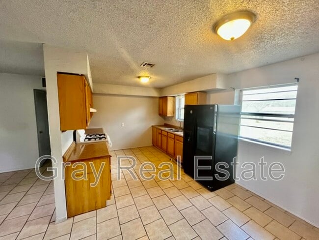Photo - 3400 Governor Harris Dr