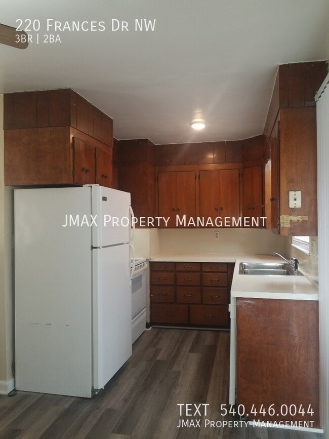 Photo - 220 Frances Dr NW