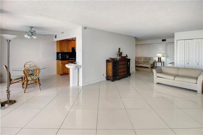 Photo - 290 174th St St Unit 1401