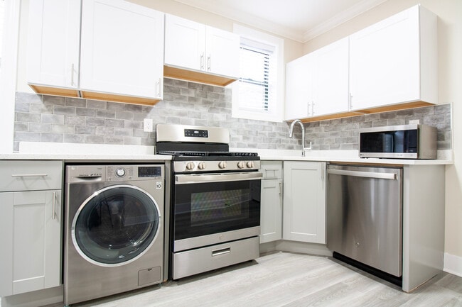 Photo - 3845 N Greenview Unit 1W