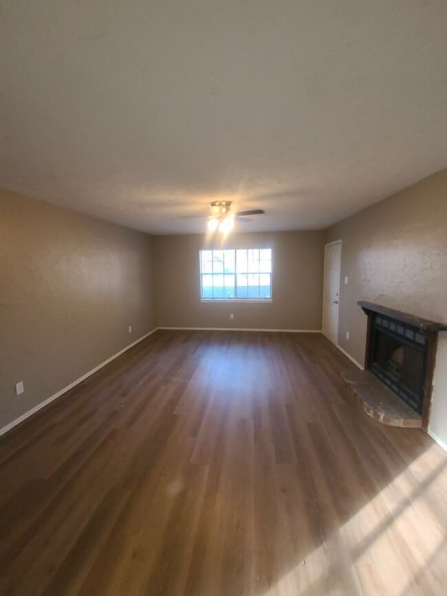 Photo - 2/1.5 covered parking, fireplace