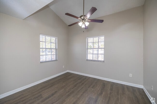 Short Leaf Pine - Living Room - 700SF