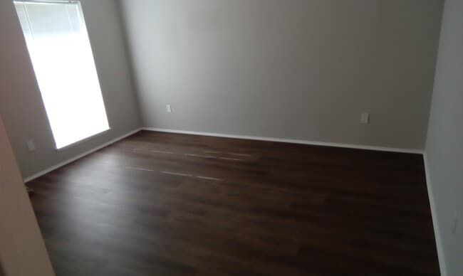 Photo - 117 Yorkshire Dr