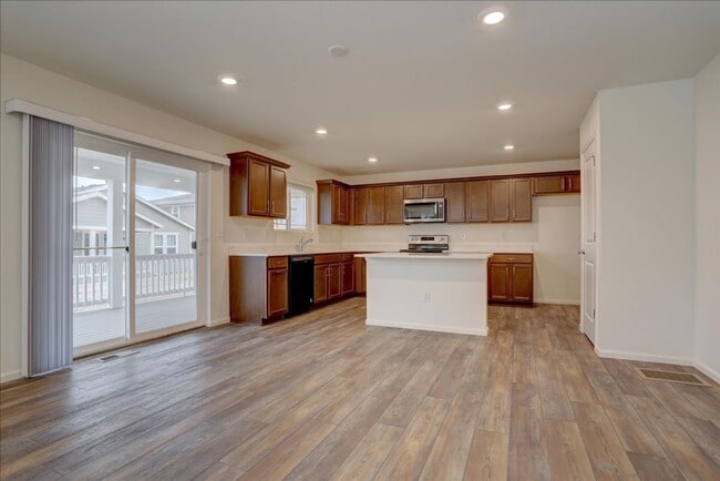 Photo - Available for move-in on 05/15/26- 3bed/2.5bath in Aurora!