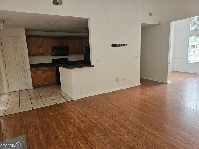 40 Summerwood Ln