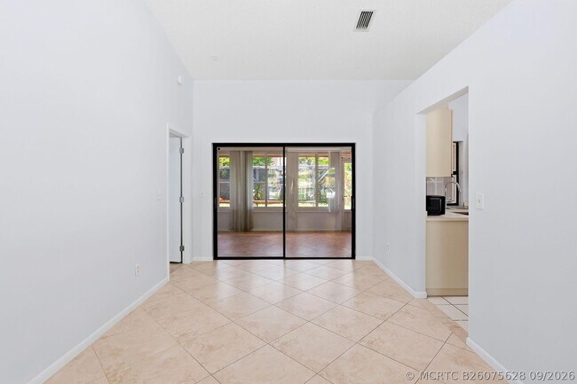 2171 NW 76th Ave
