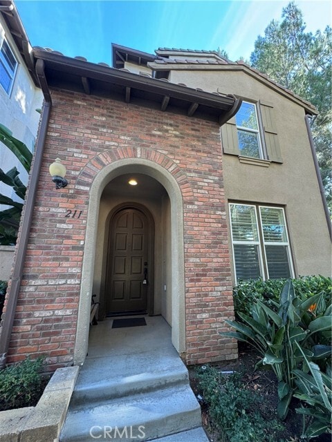 Building Photo - 211 Tall Oak