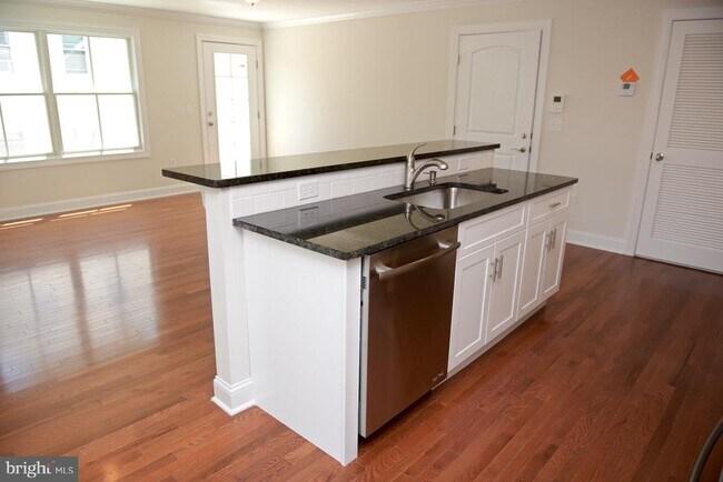 Photo - 205 Nassau St