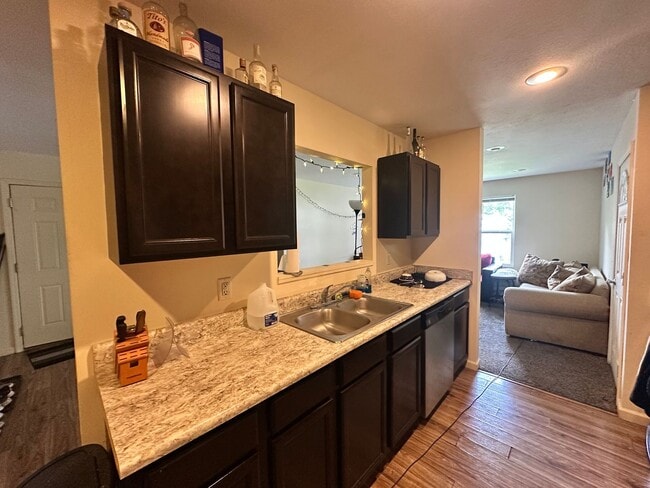 Building Photo - 1207-1207 Euclid Ave Unit 1207