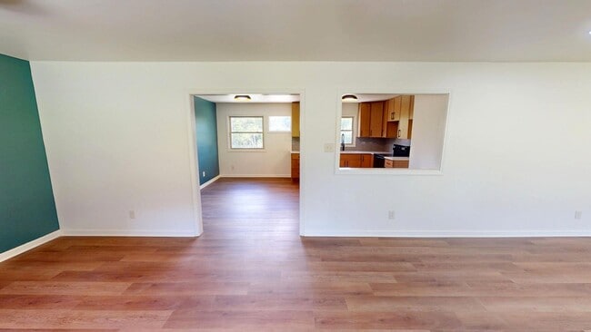 Photo - 424 Bridge View Ln