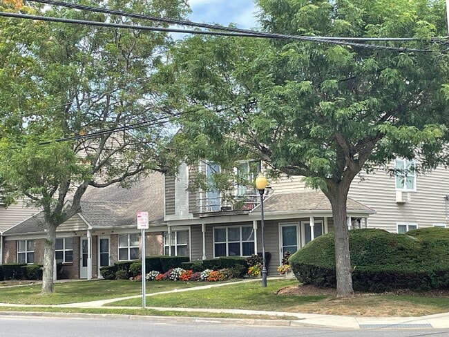 Monroe Gardens