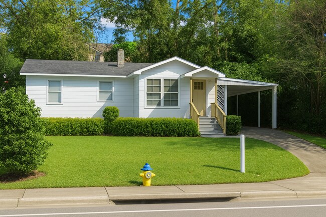 Building Photo - 241 S Lipona Rd