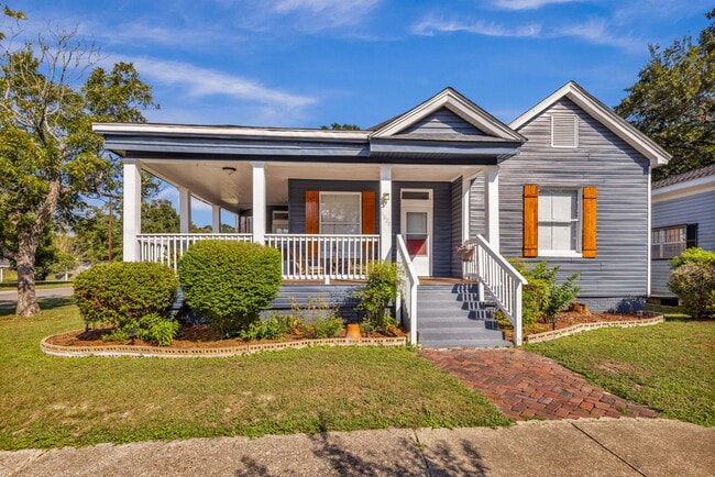 Building Photo - 1100 SF suite/apt in Historic Home, 1 bed/... Unit A