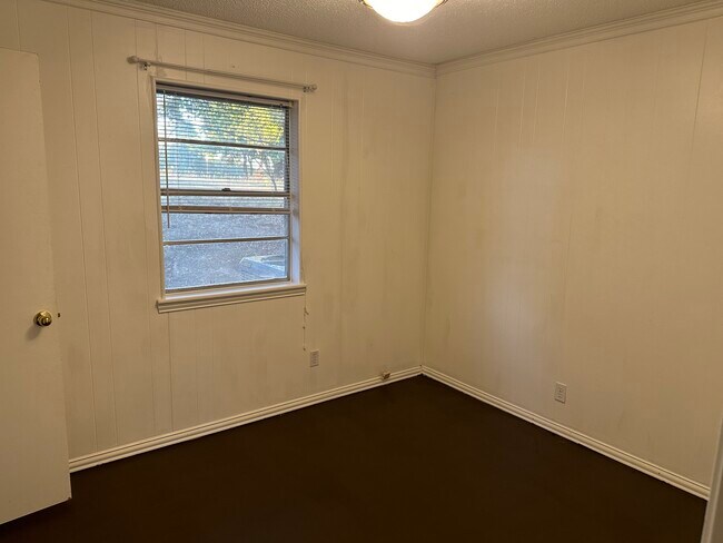 Photo - 1311 E College St