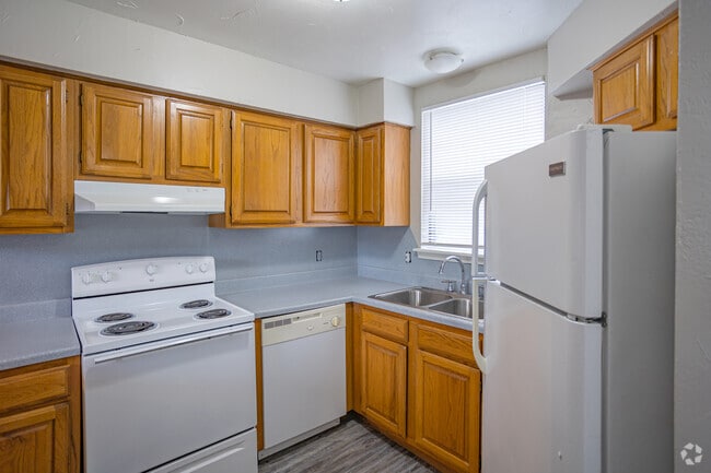 Mansion West - Kitchen