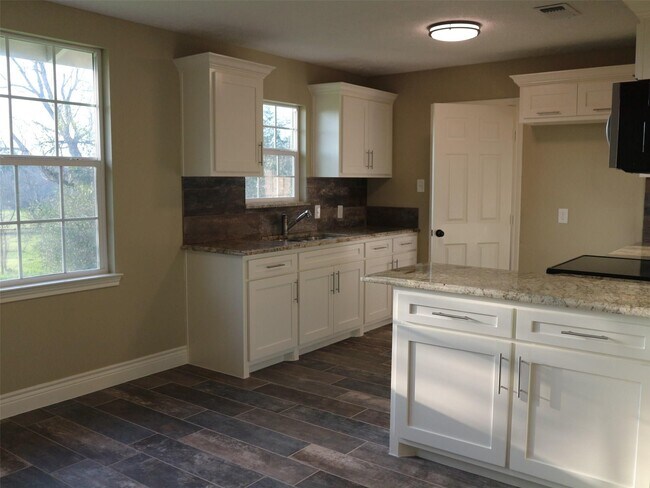 Photo - 210 Joseph St