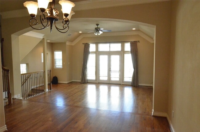 Photo - 9006 Harbor Hills Dr