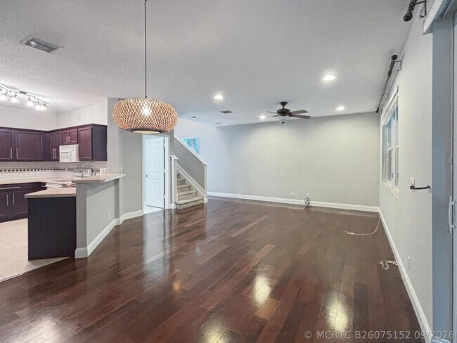 4528 Thornwood Cir
