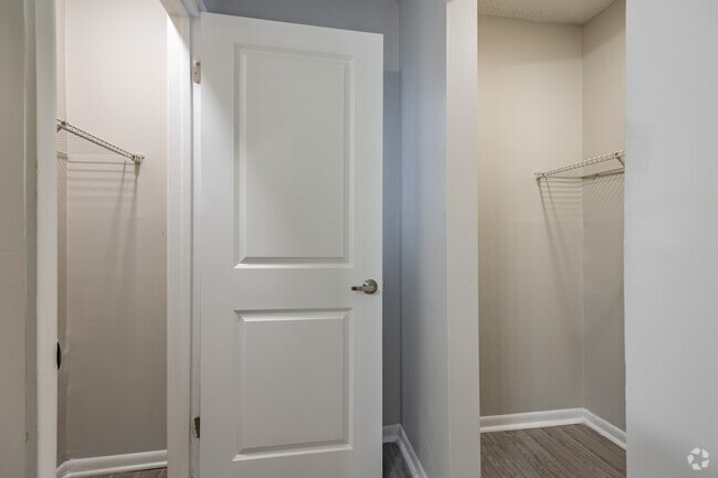 2BR, 1.5BA - 943SF - Primary Closet