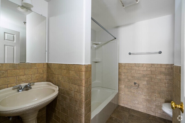 1BR, 1BA - Bathroom