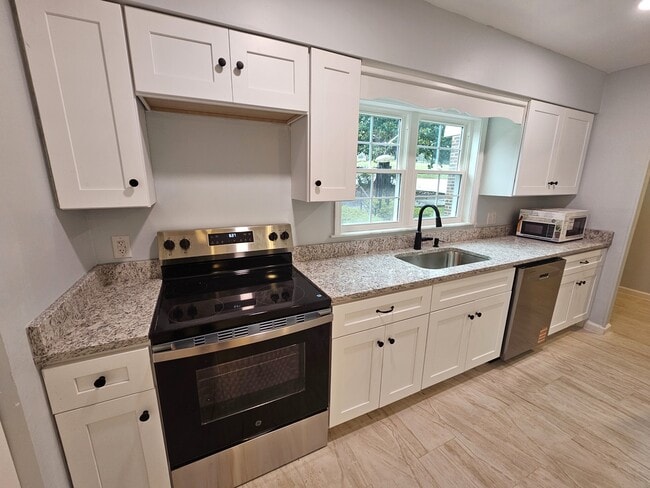 Photo - 35 Summercreek Dr