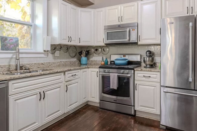 Building Photo - 7626 N Greenview Ave Unit 1 Rental