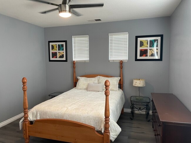 Building Photo - 16868 Ridge Cliff Dr Unit # B Rental