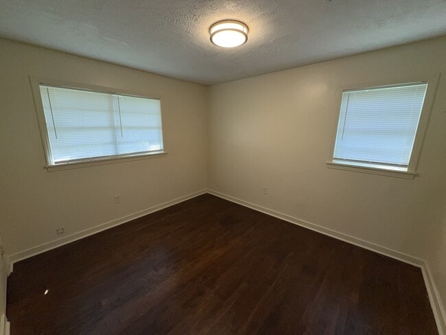 Photo - 2615 Hillside Dr