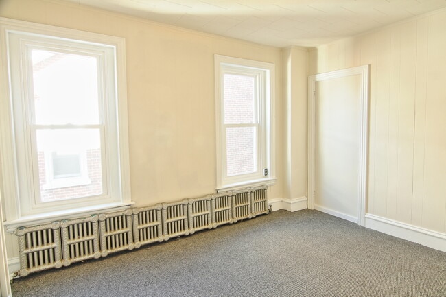 Photo - Fifth Street 10 W. Unidad #2