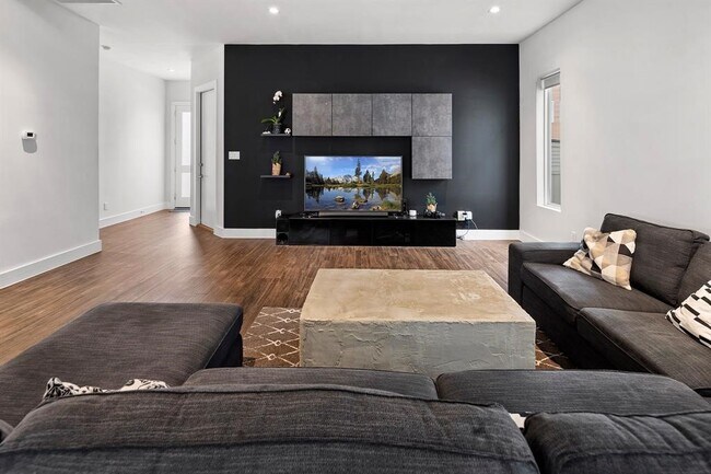 Photo - 5511 Paraiso Pl