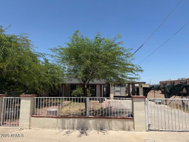Photo - 2942 W Yuma St House