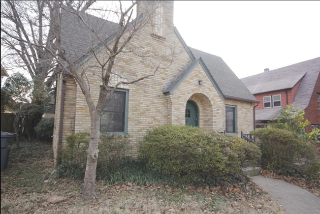 Building Photo - 3 Bed | 2 Bath in Midtown!