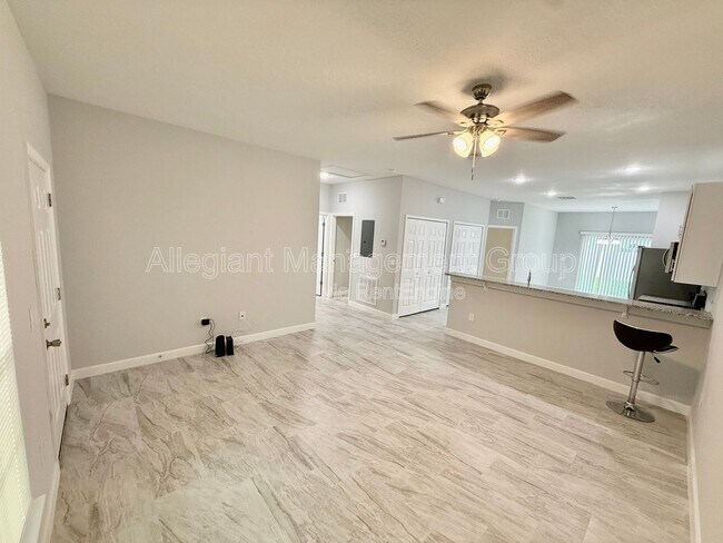 Photo - 336 Caen Ct