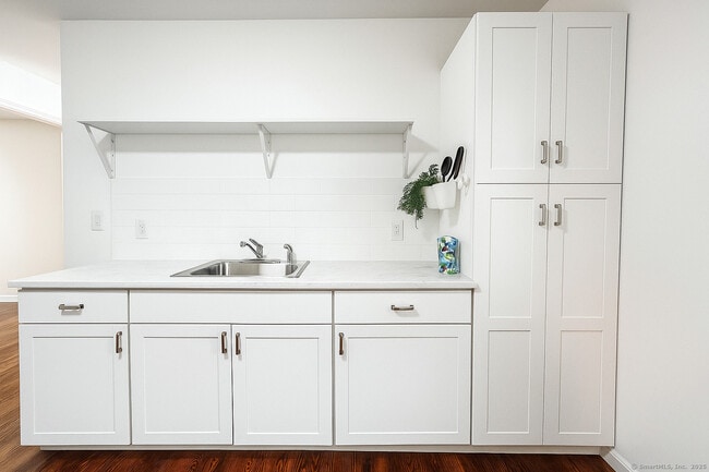 Photo - 736 Howe Ave