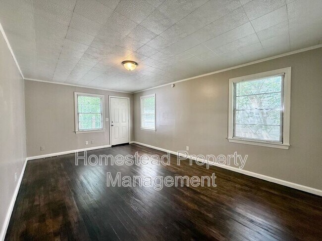 Photo - 210 W Mimosa Dr