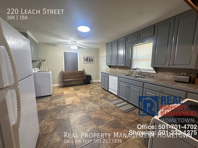 Photo - 220 Leach St