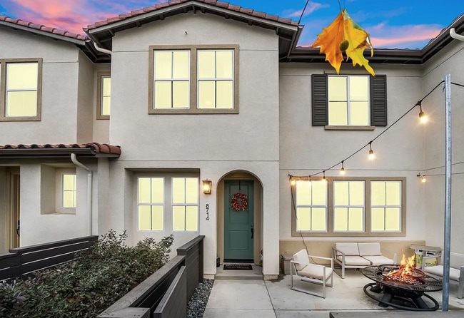 Building Photo - $4,300 - 3 Bed/ 3 Bath Modern Townhome with Loft in Santee