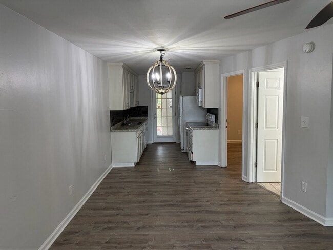 Photo - 2052 Darnell Cir