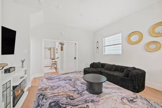Photo - 1208 Moody St