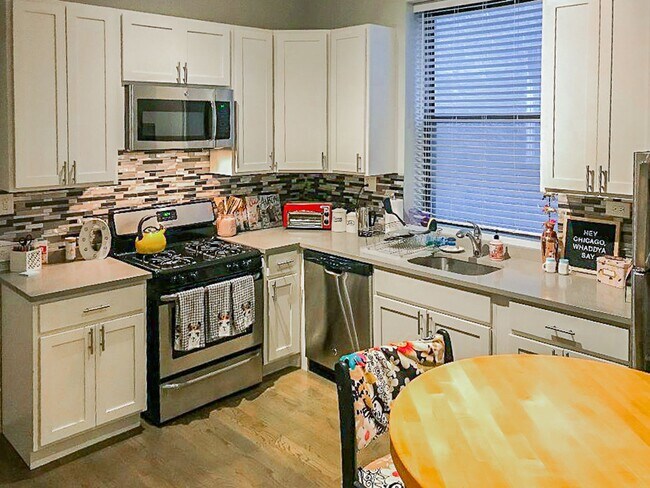 Photo - 3521 N Wilton Ave Unit 2F