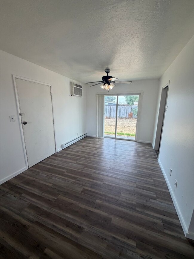 8943 Craw Ln