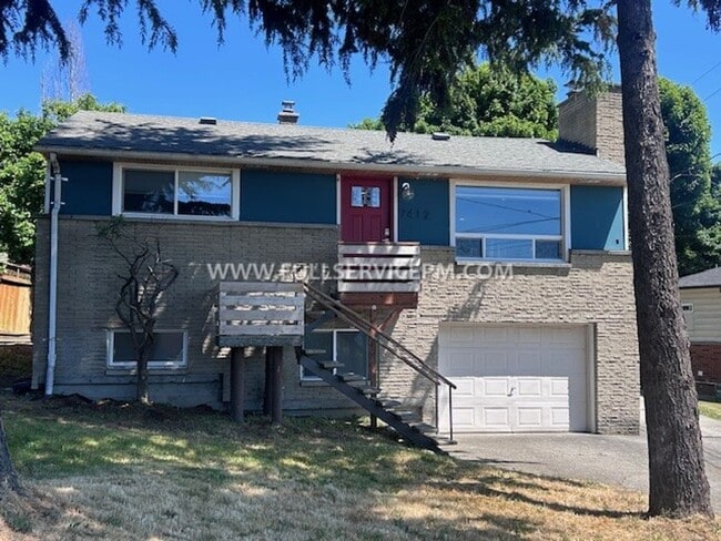 Building Photo - Exceptional South Beacon Hill 3 BD 2 BA! Huge Deck!