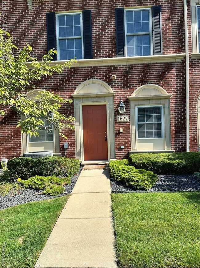 Photo - 1627 E Lakeview Ln